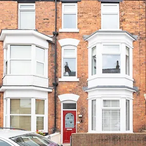 - Trafalgar - 4 Bedroomed House - Free Parking , Scarborough United Kingdom